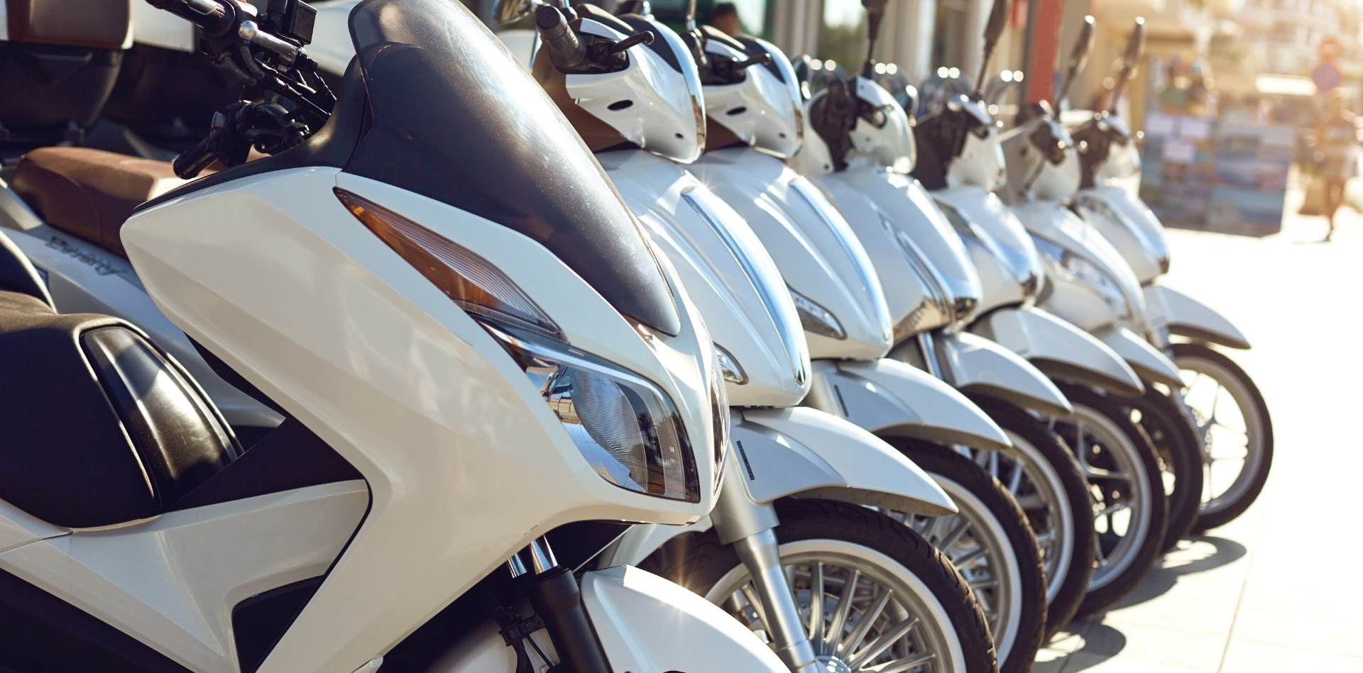 Noleggio scooter per tour della costiera amalfitana a Ravello